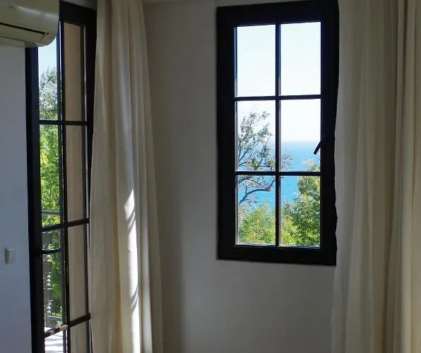 Beautiful 1st-line Seaview Private In The Cliff *